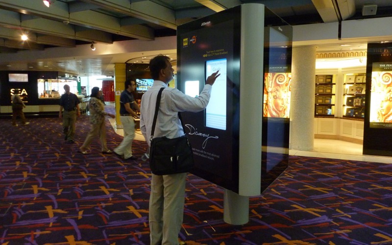 JCDecaux Airport Interactive Panel